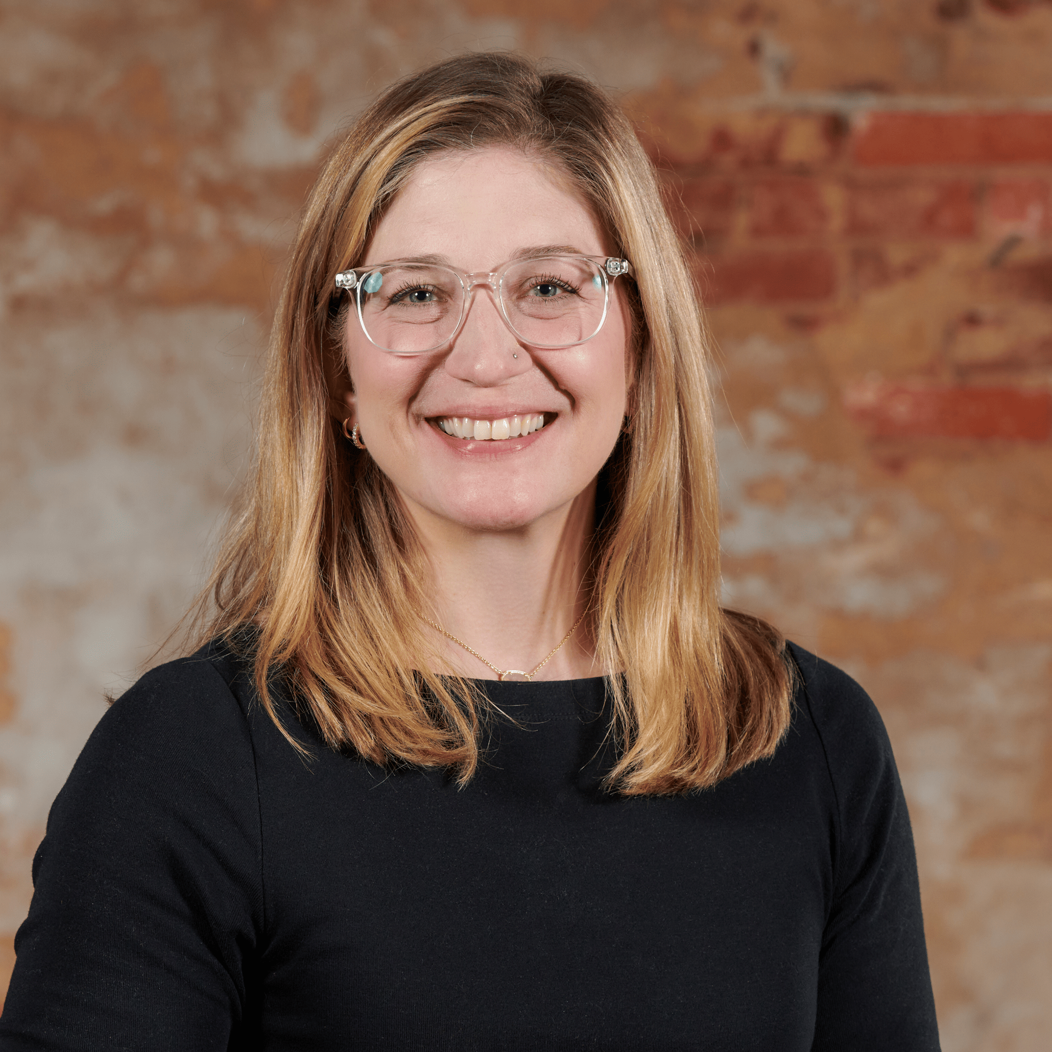 sarah-hench headshot